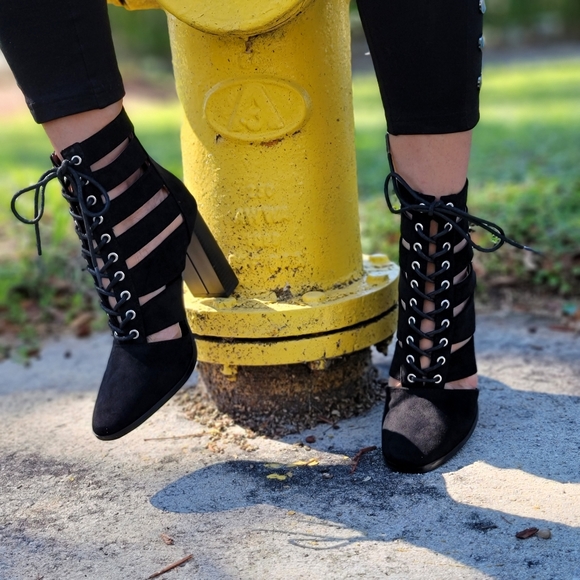 Women's Black Lace up Chunky Block High Heel Booties - Picture 6 of 7